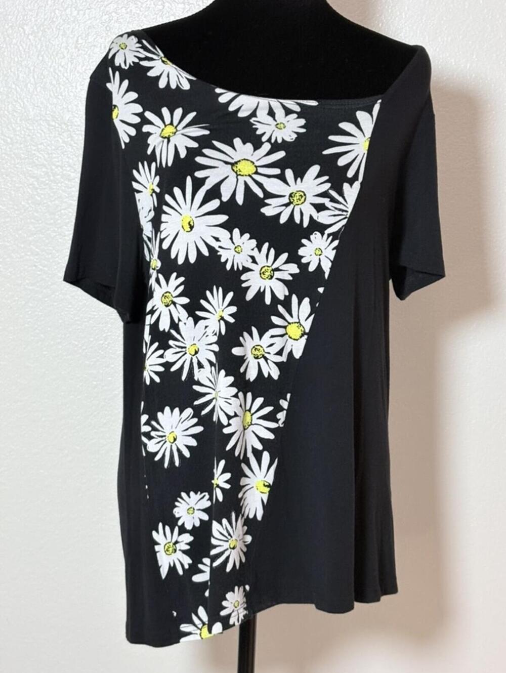 AYIFU Black Daisy Print Short Sleeve Top  Size Large